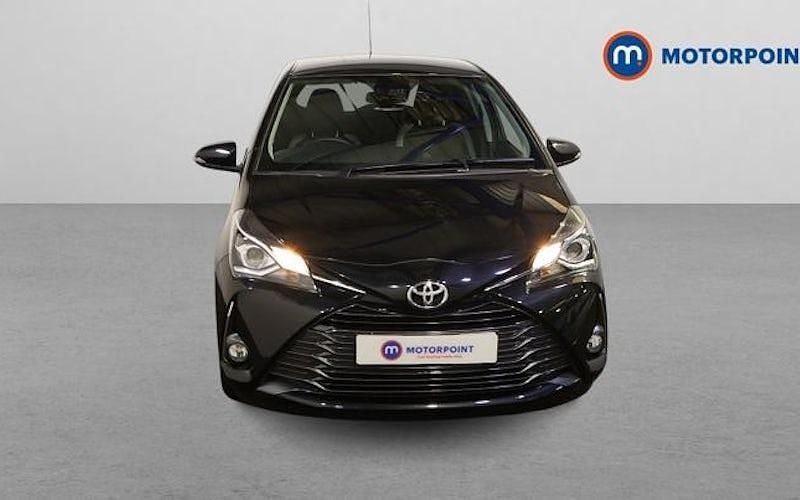 Begagnad Toyota Yaris 111 HK (81 kW) 2019 Svart Halvkombi