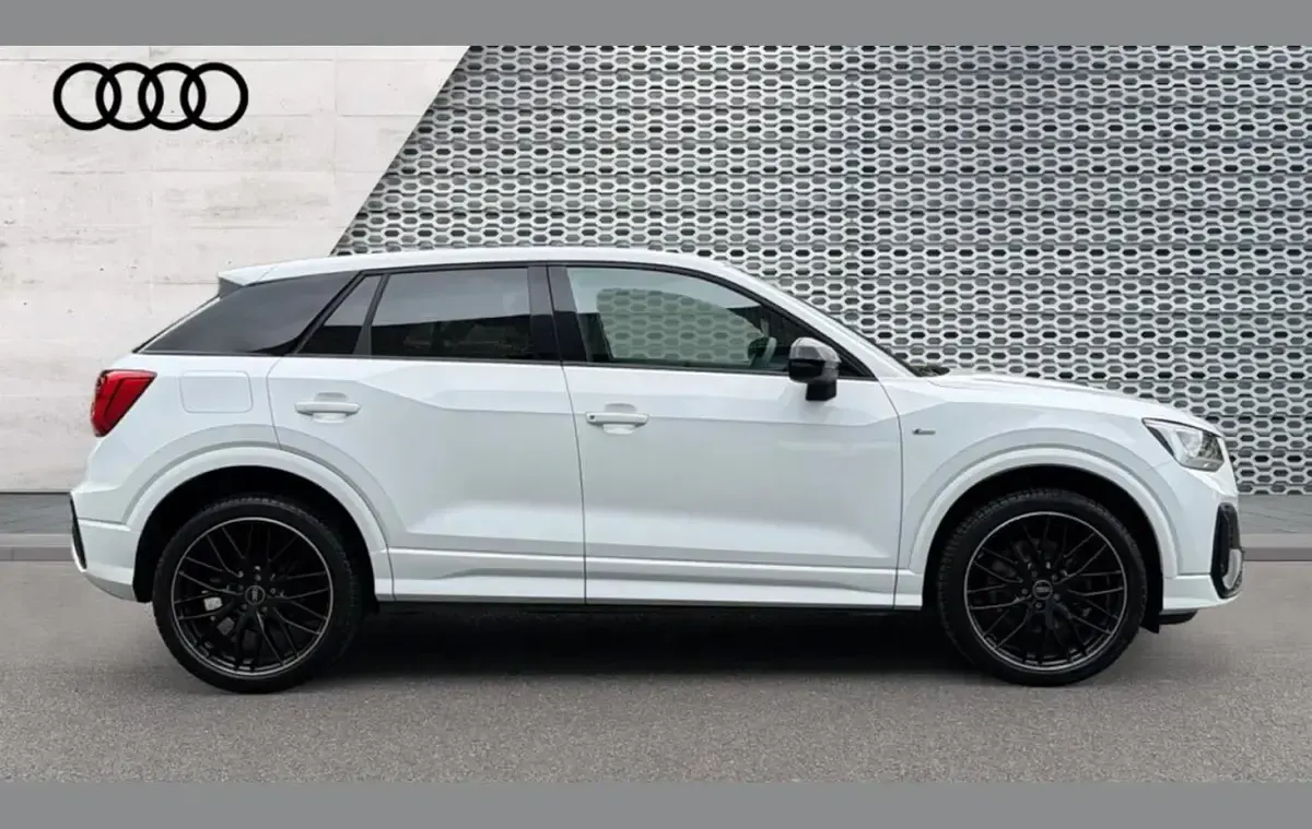 Used Audi Q2 Black Edition 147 HP (108 kW) 2022 White SUV