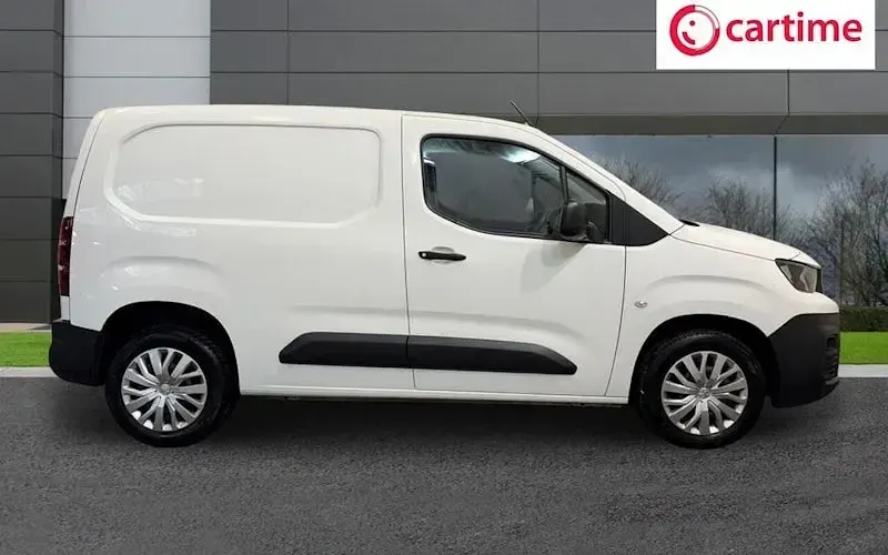 Used Peugeot Partner 131 HP (96 kW) 2020 White MPV