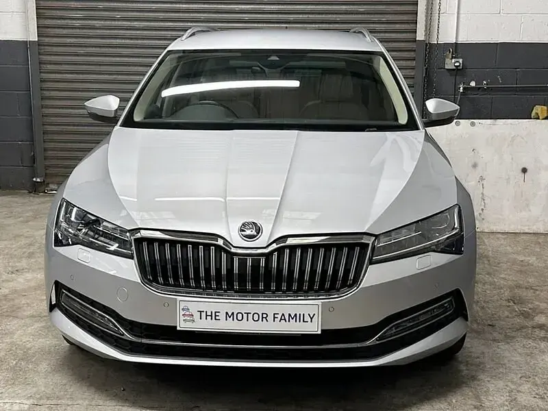 Gebraucht Skoda Superb SE L 150 PS (110 kW) 2022 Silber Kombi