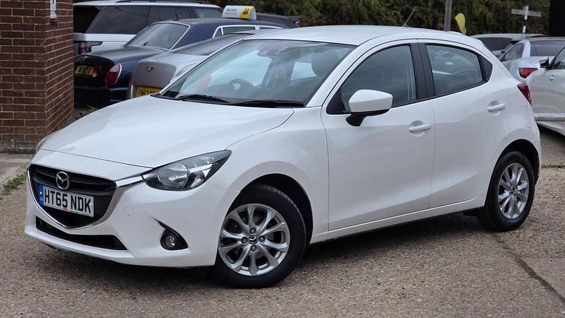 Used Mazda 2 90 HP (66 kW) 2016 White Hatchback