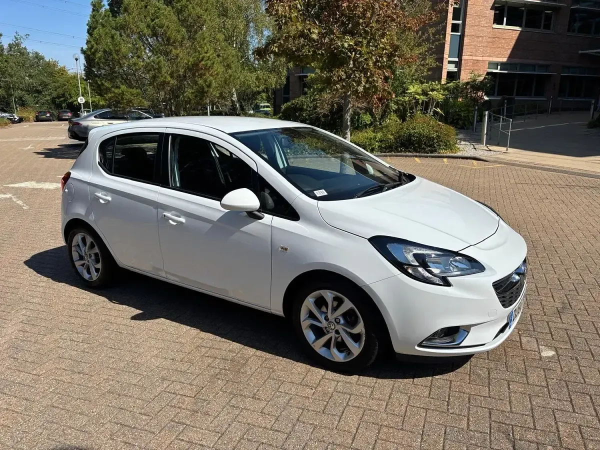 Used Vauxhall Corsa SRi 90 HP (66 kW) 2016 White Hatchback