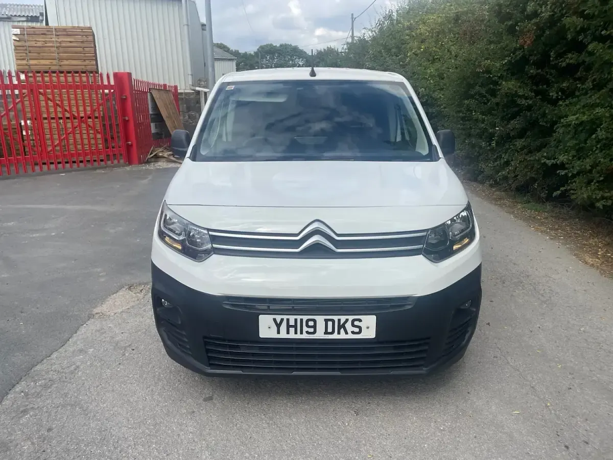 Used Citroën Berlingo 75 HP (55 kW) 2019 White MPV