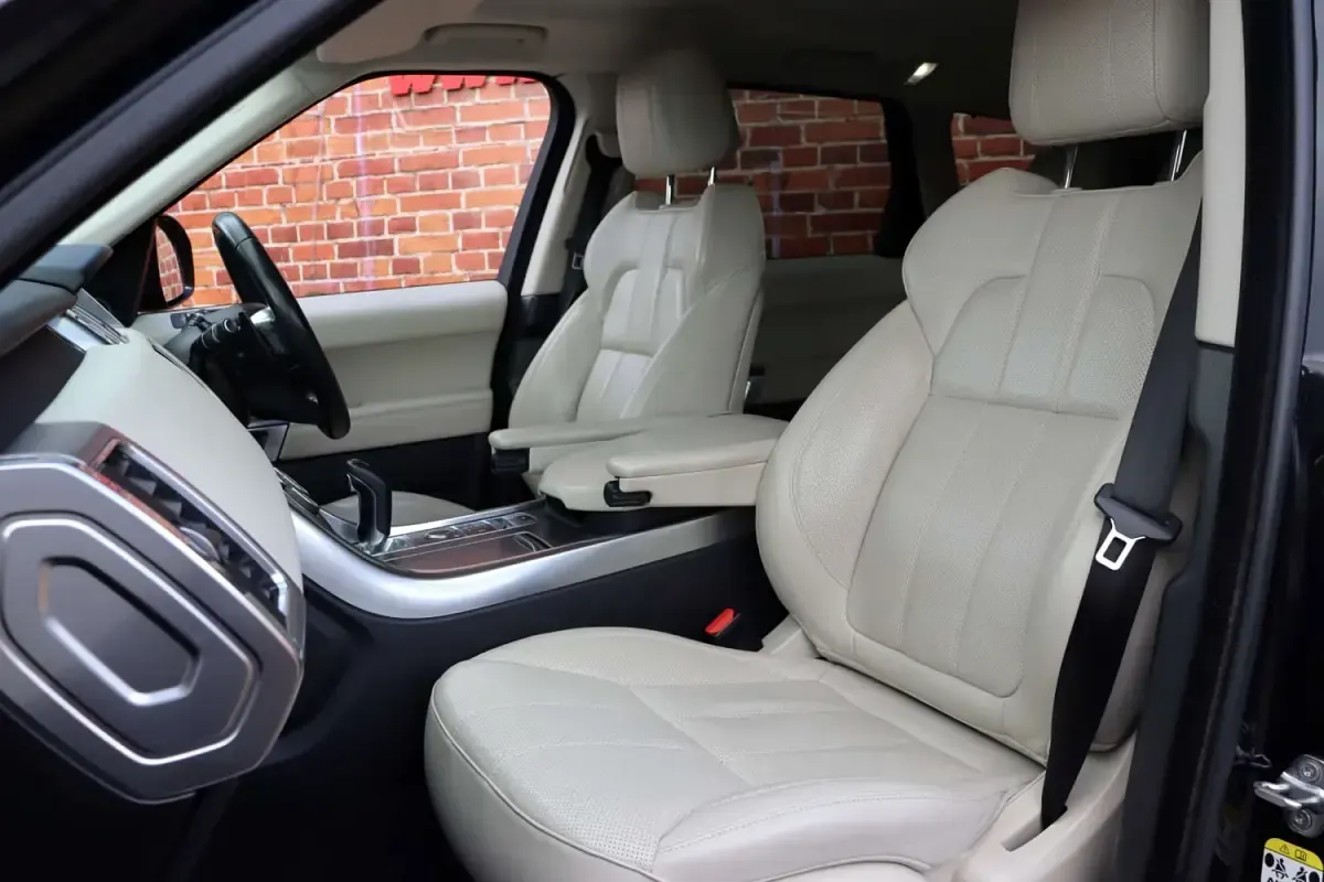 Second-hand Land Rover Range Rover Sport HSE 306 CP (225 kW) 2017 Negru SUV