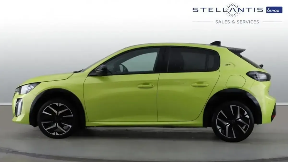 Used Peugeot 208 GT 99 HP (72 kW) 2024 Yellow Hatchback