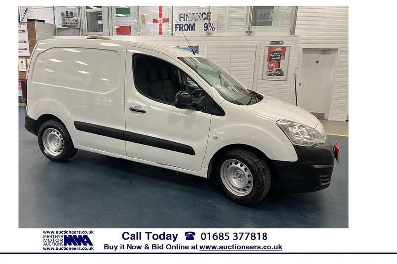 White Used 2016 Citroën Berlingo XTR MPV | £3,420 (Super price) - Image 1/4