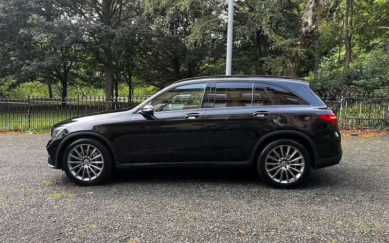 Used Mercedes E250 AMG line 204 HP (150 kW) 2018 Black Estate