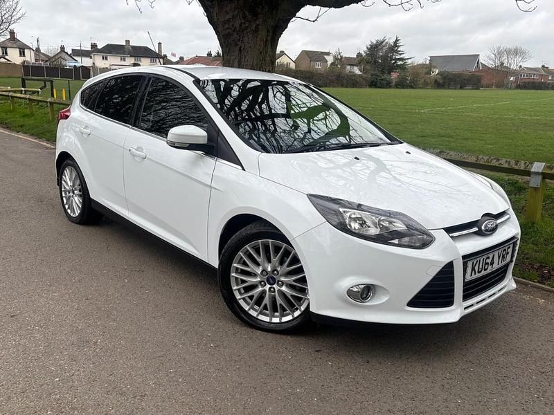 Used Ford Focus Zetec 2014 White Hatchback