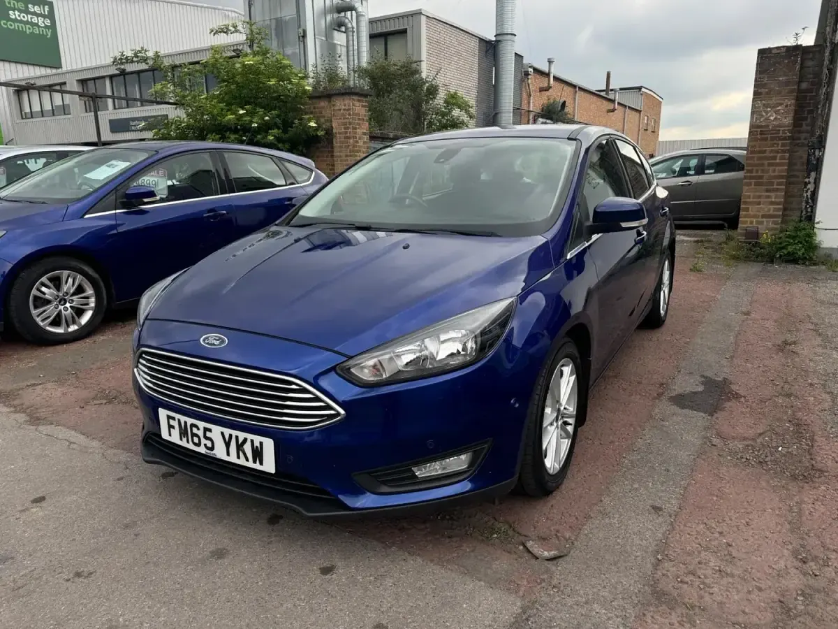 Used Ford Focus Zetec 125 HP (91 kW) 2016 Blue Hatchback