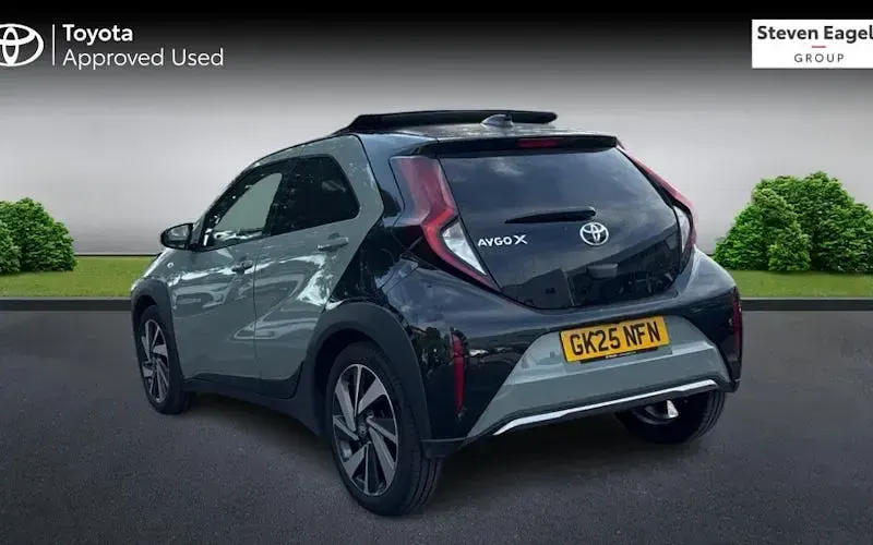 Used Toyota Aygo X 72 HP (52 kW) 2025 Green SUV