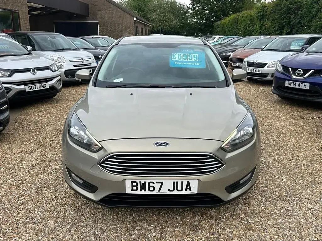 Begagnad Ford Focus Zetec 100 HK (73 kW) 2018 Silver Halvkombi