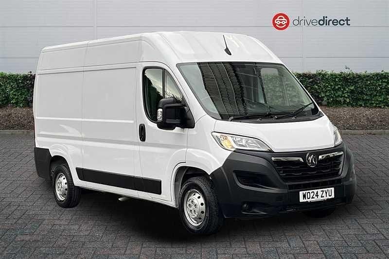 Solid kaolin white Used 2024 Vauxhall Movano S Van | £17,499 (Fair price) - Image 1/4