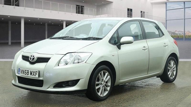 Used Toyota Auris 124 HP (91 kW) 2009 Silver Hatchback