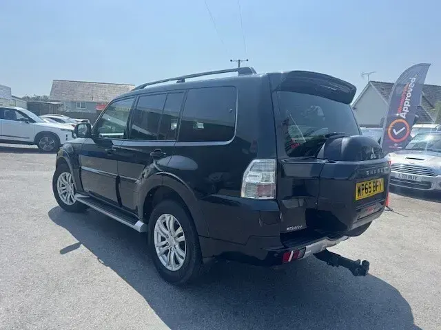 Used Mitsubishi Shogun 187 HP (137 kW) 2015 Black SUV