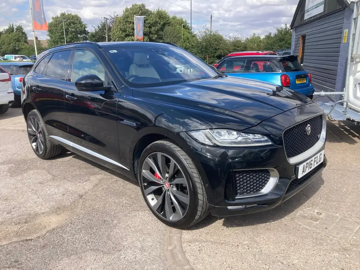 Used Jaguar F-Pace 300 HP (220 kW) 2016 Black SUV