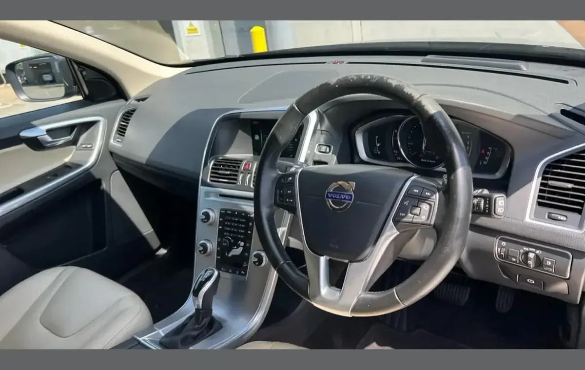 Begagnad Volvo XC60 SE Lux 217 HK (159 kW) 2017 Svart SUV