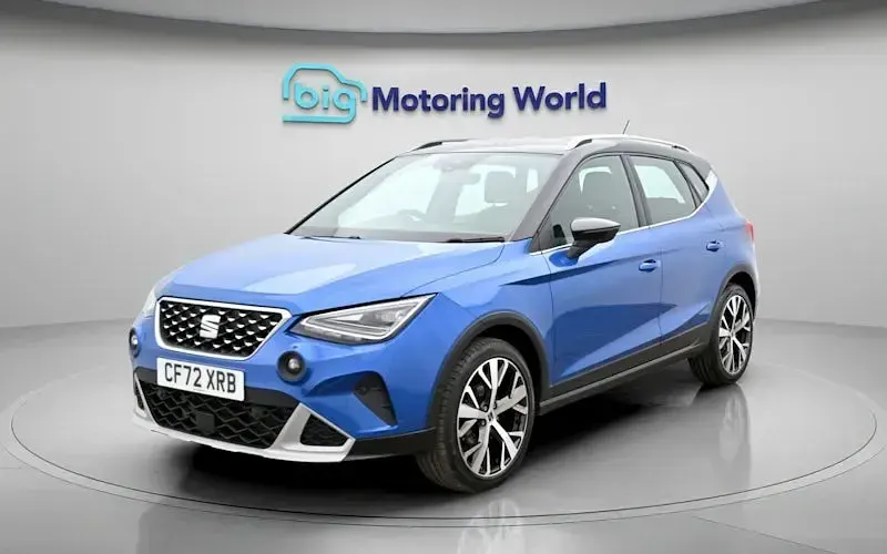 Usado Seat Arona Xperience Lux 110 CV (80 kW) 2023 Azul SUV