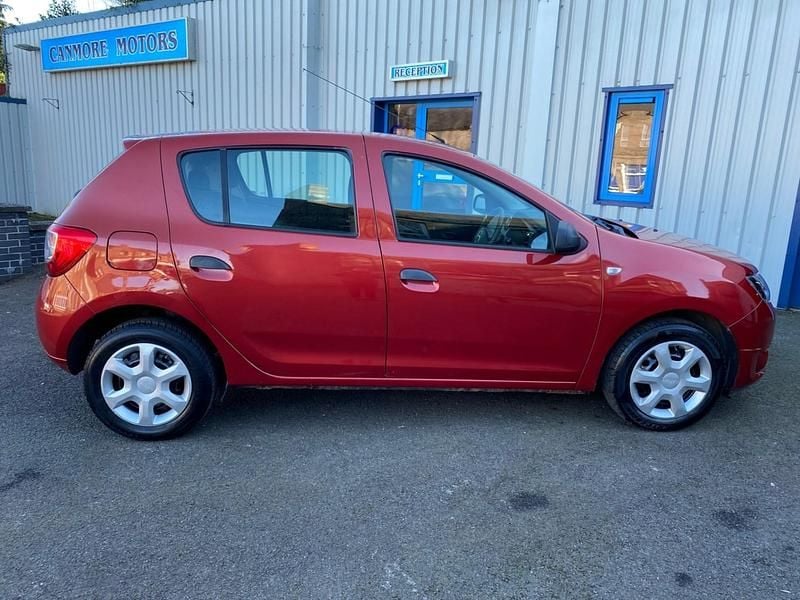 Used Dacia Sandero Ambiance 2016 Red Hatchback
