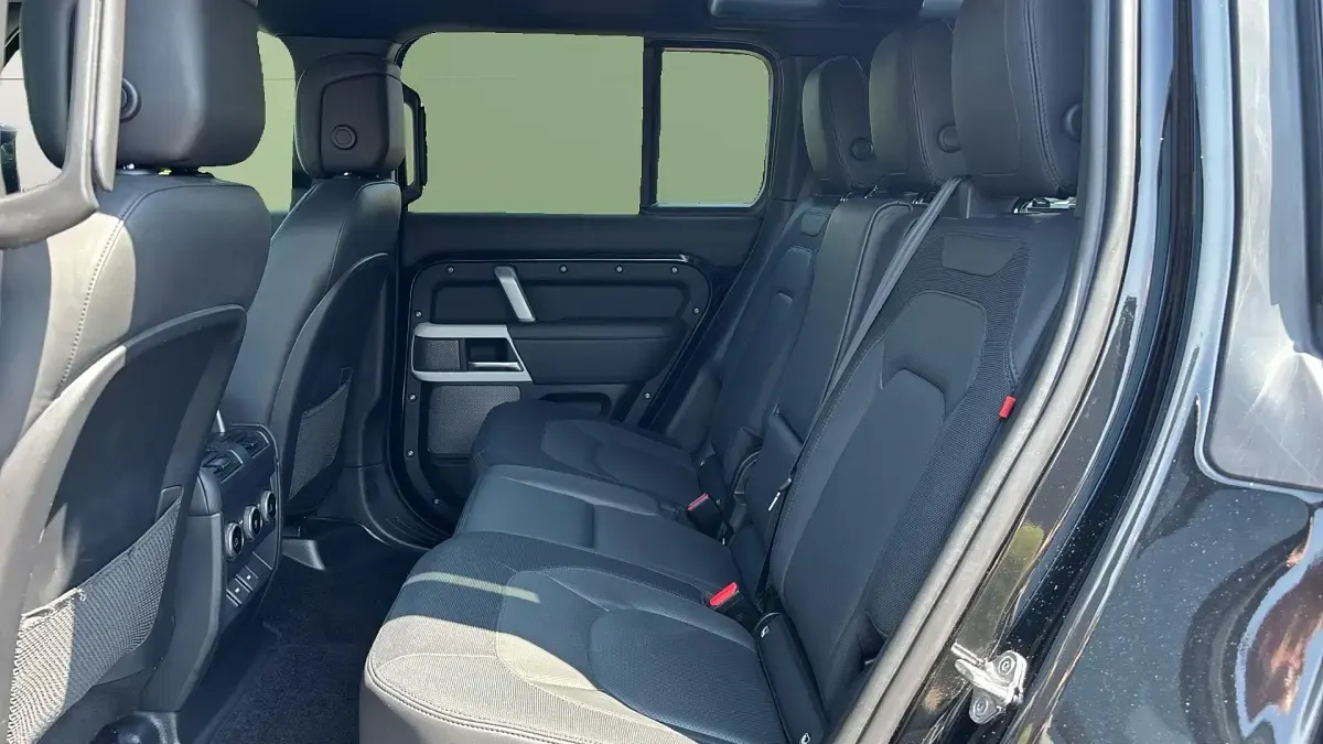 Used Land Rover Defender HSE Dynamic 249 HP (183 kW) 2023 Black SUV