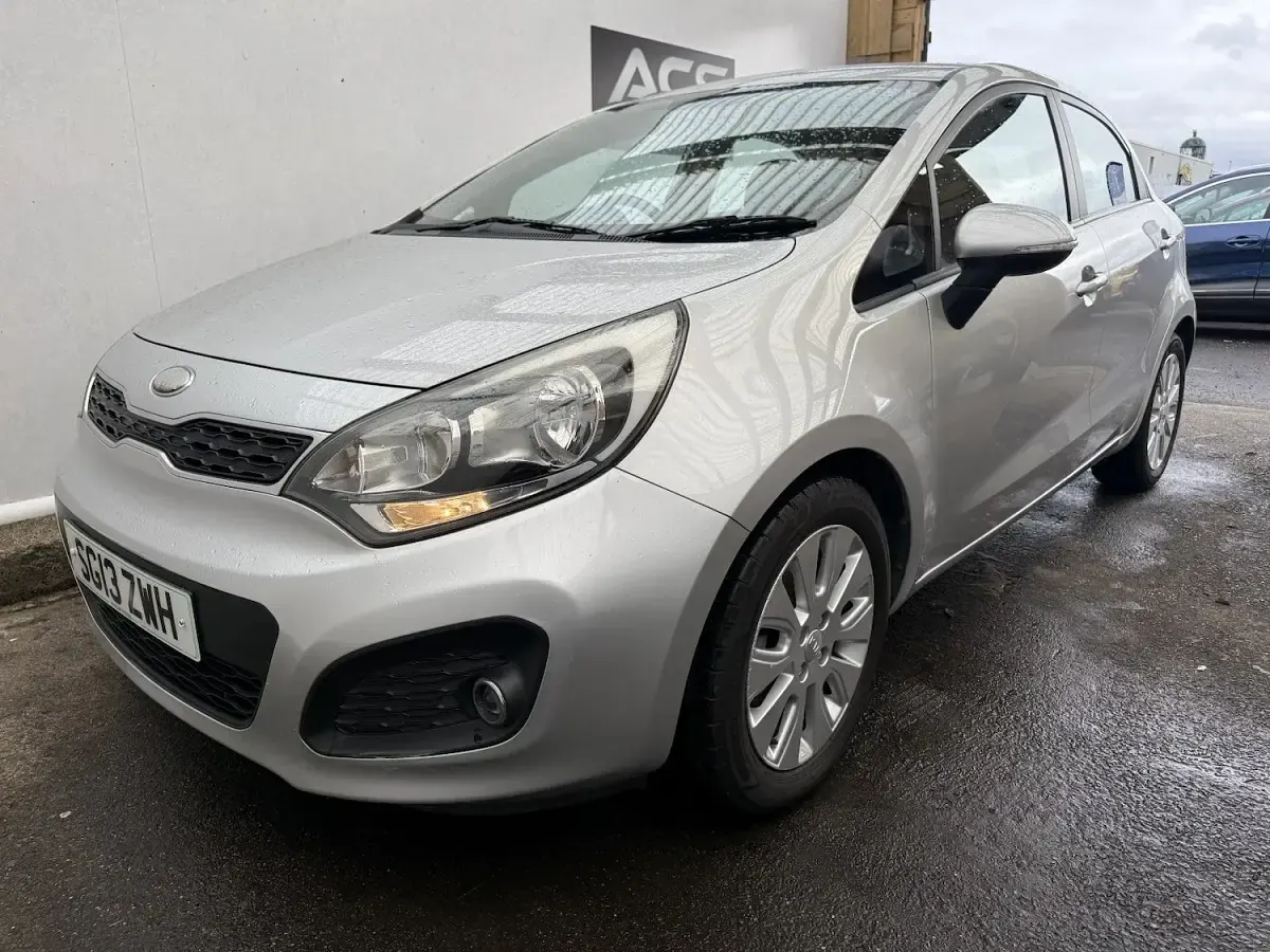 Used Kia Rio 84 HP (61 kW) 2013 Silver Hatchback