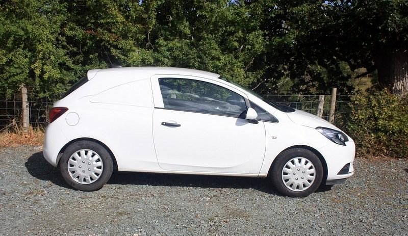 Used Vauxhall Corsa 95 HP (69 kW) 2018 White Van