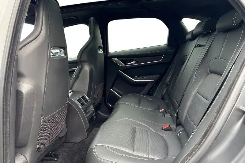 Begagnad Jaguar F-Pace R-Dynamic 2022 Vit SUV