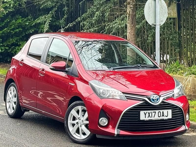Used Toyota Yaris Hybrid 2017 Red Hatchback