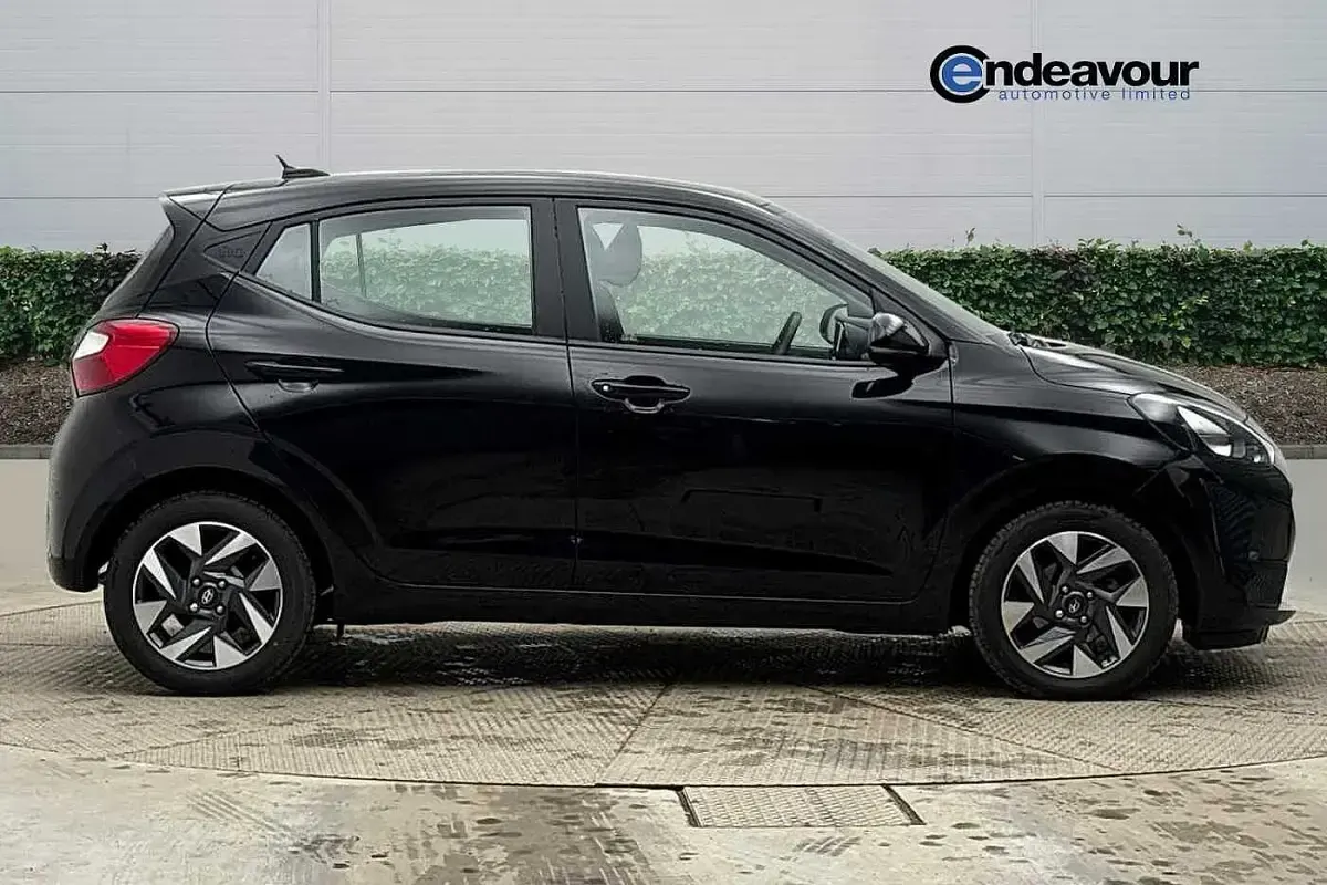 Used Hyundai i10 Advanced 83 HP (61 kW) 2025 Black Hatchback
