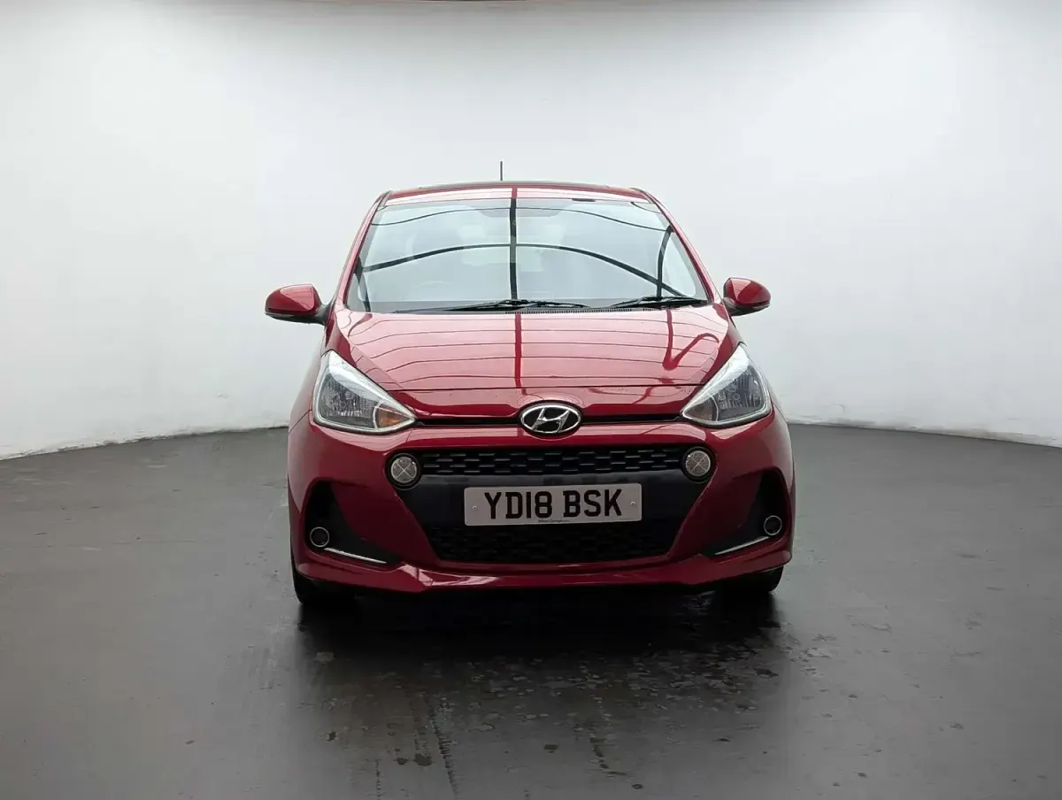 Used Hyundai i10 Premium SE 87 HP (63 kW) 2018 Red Hatchback