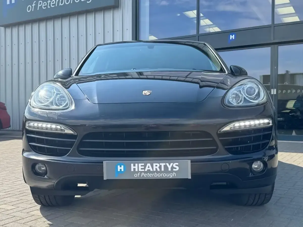 Used Porsche Cayenne 240 HP (176 kW) 2010 Black SUV
