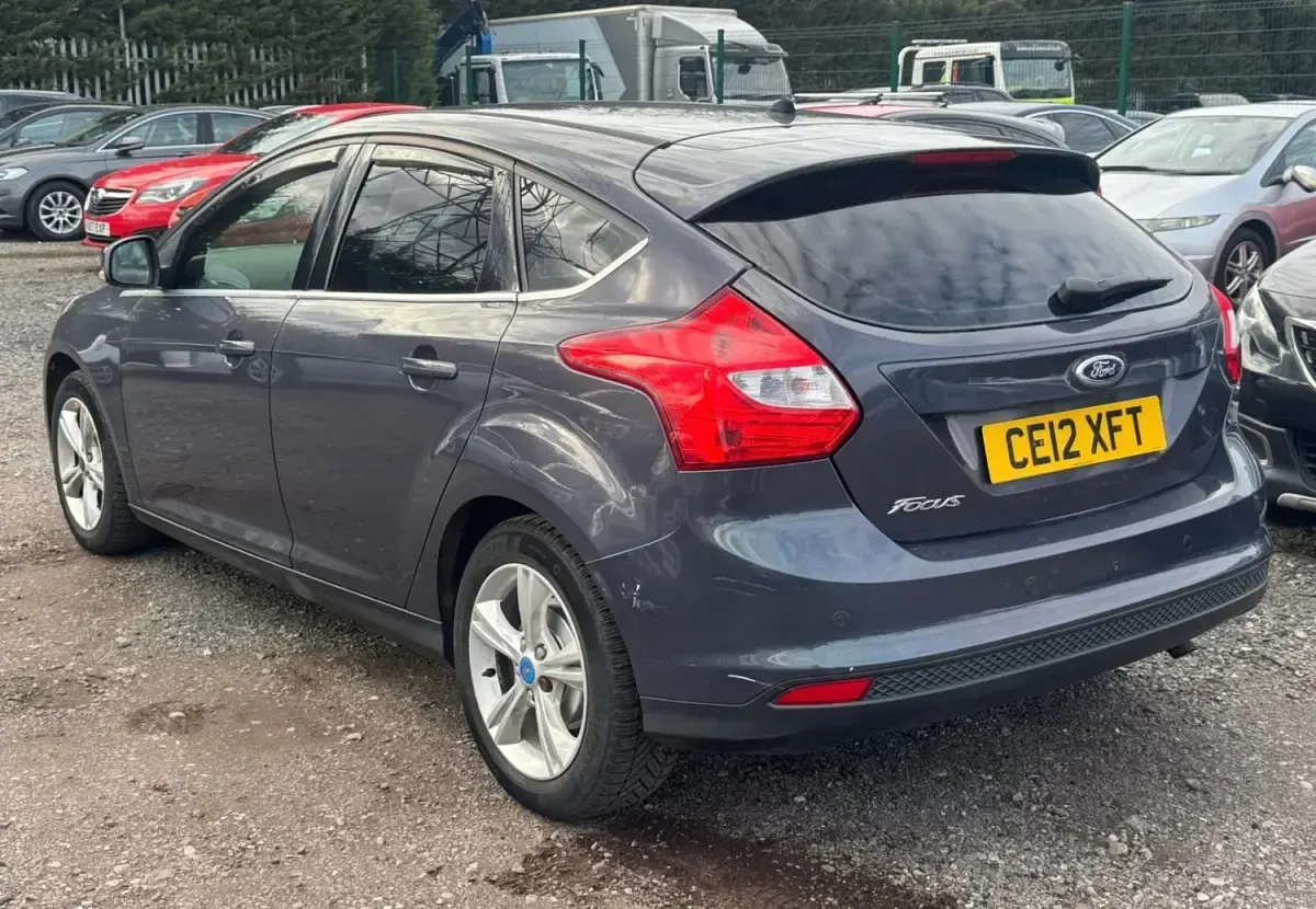 Używany Ford Focus Zetec 2012 Szary Hatchback