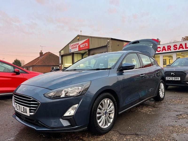 Used Ford Focus Titanium 125 HP (91 kW) 2021 Blue Hatchback