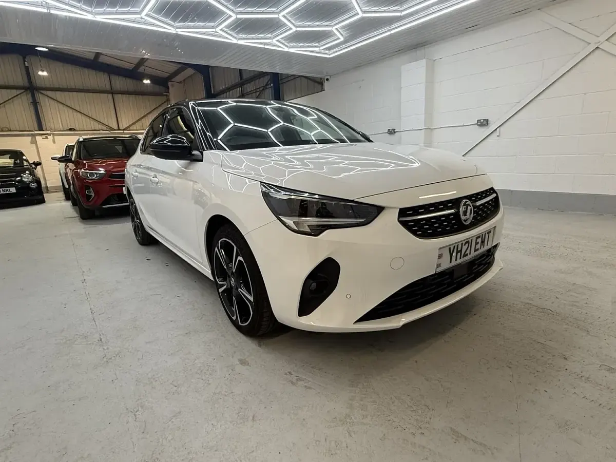 Used Vauxhall Corsa Edition 75 HP (55 kW) 2021 White Hatchback