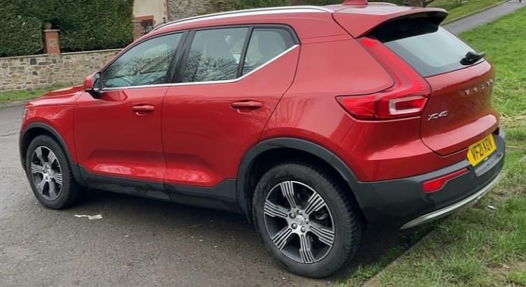 Used Volvo XC40 Inscription 197 HP (144 kW) 2021 Red SUV
