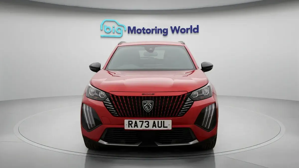 Gebraucht Peugeot 2008 Allure 129 PS (94 kW) 2023 Rot SUV
