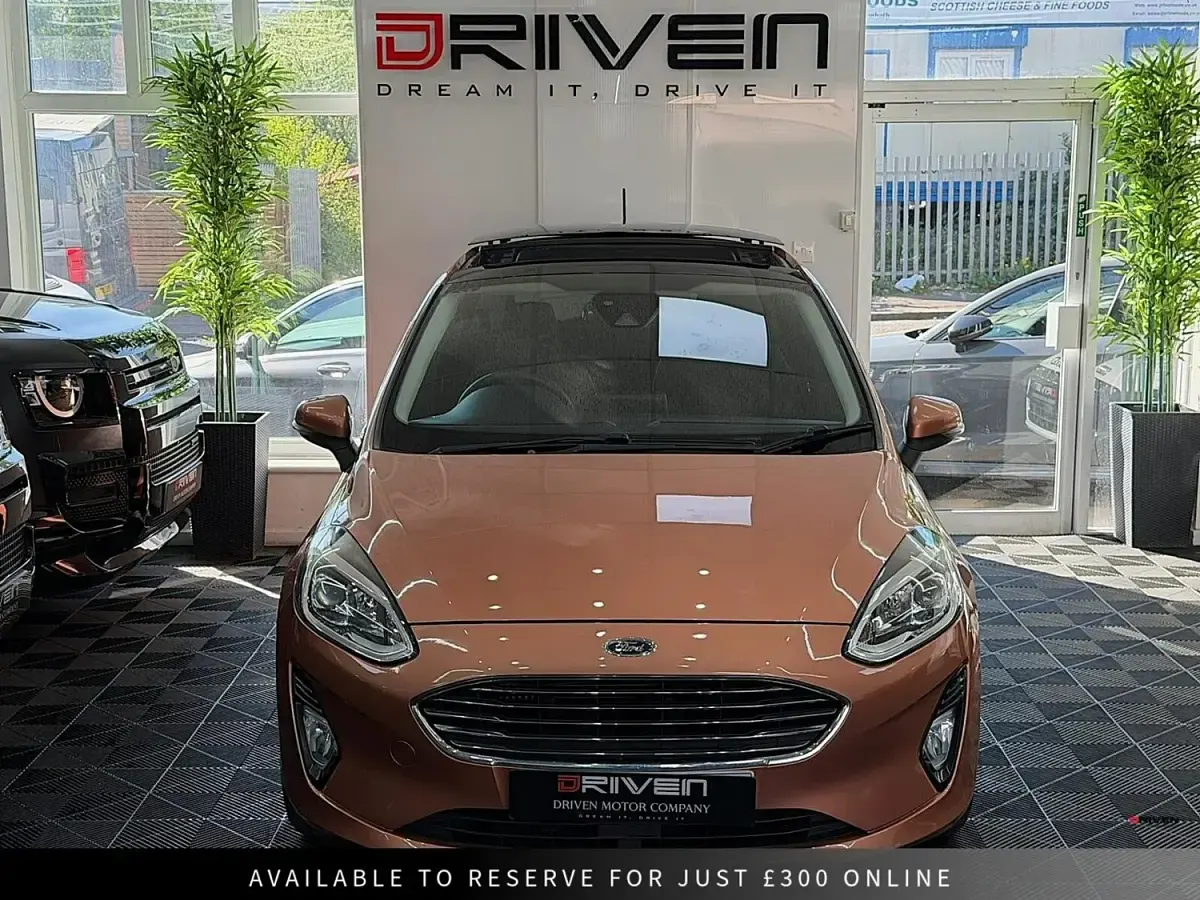 Używany Ford Fiesta Titanium 2018 Brązowy Hatchback