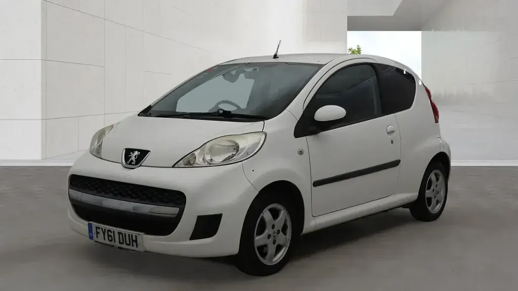 Used Peugeot 107 Sportium 68 HP (50 kW) 2011 White Hatchback