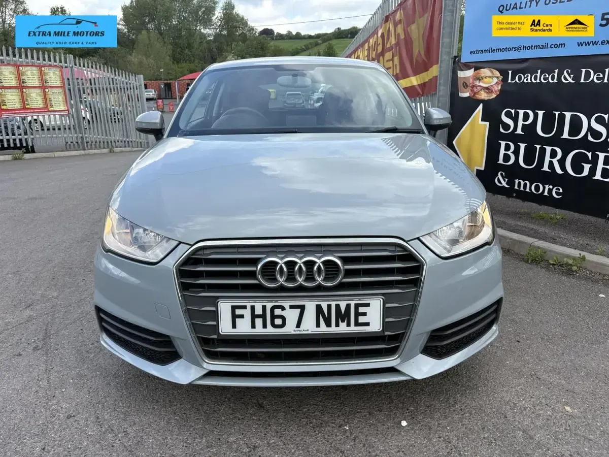 Usado Audi A1 Comfort 95 CV (69 kW) 2018 Gris Utilitario