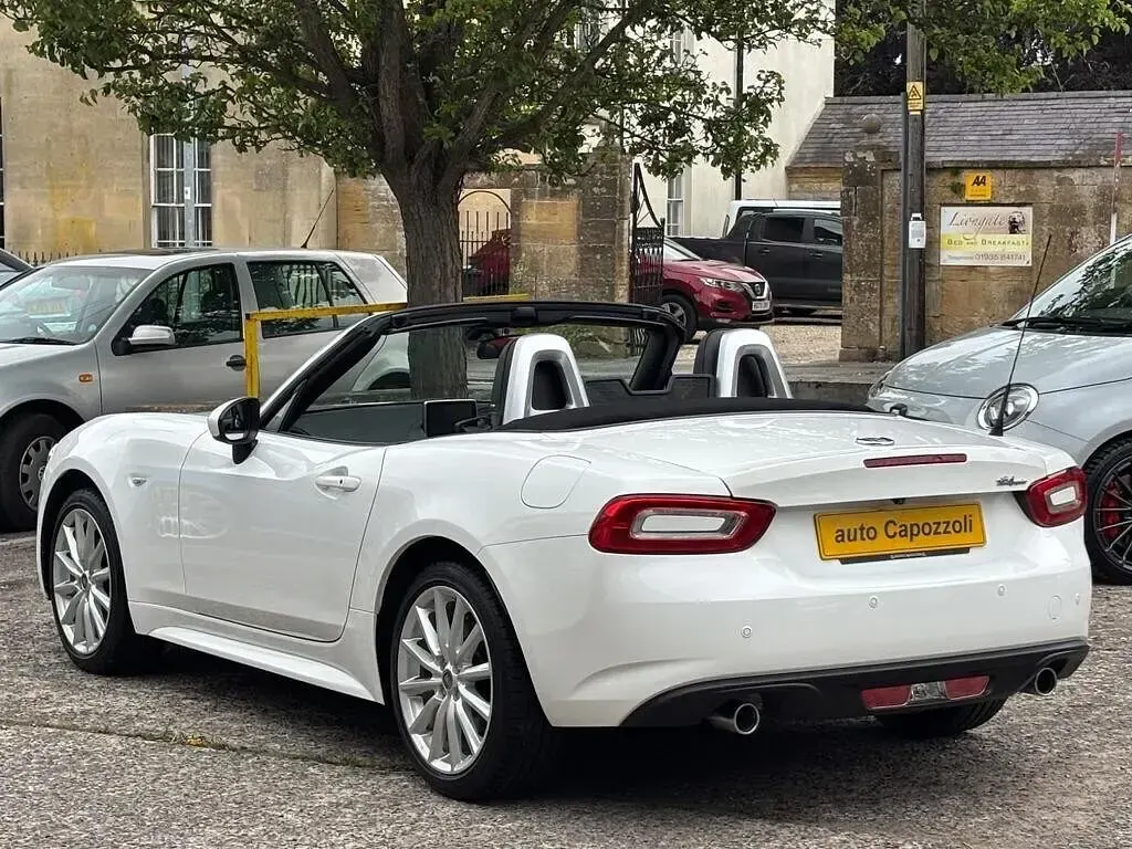 Used Fiat 124 Spider Lusso Plus 140 HP (102 kW) 2016 White Cabriolet