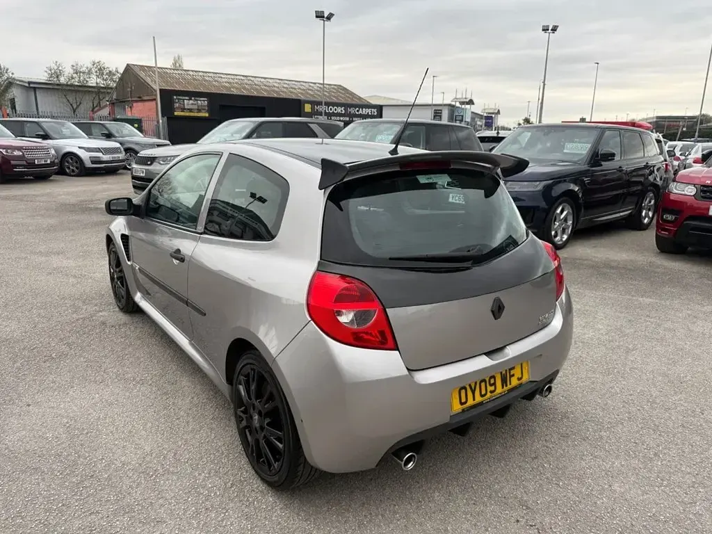 Second-hand Renault Clio II 197 CP (144 kW) 2009 Argintiu Hatchback
