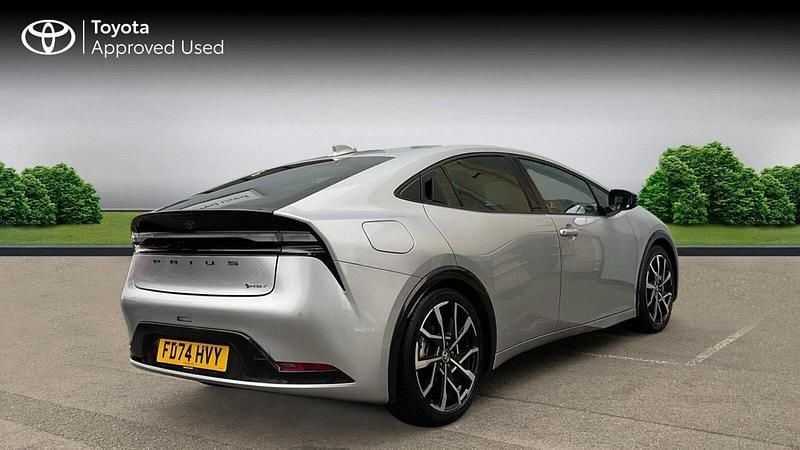 Used Toyota Prius 223 HP (164 kW) 2024 Silver Hatchback