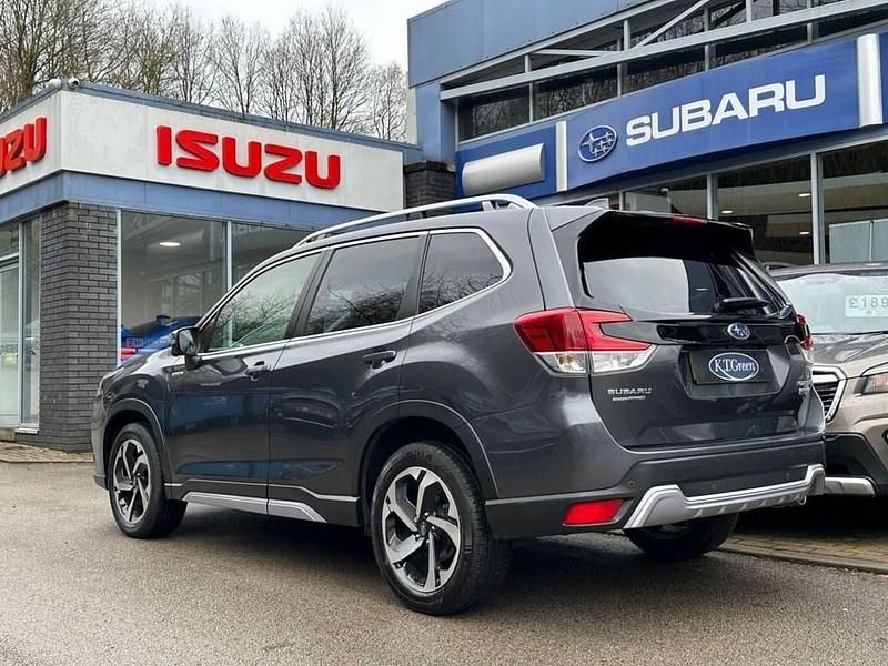 Usado Subaru Forester Premium 150 HP (110 kW) 2024 Cinzento SUV