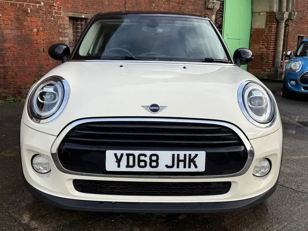 Used Mini Cooper Hatch 136 HP (100 kW) 2018 White Hatchback