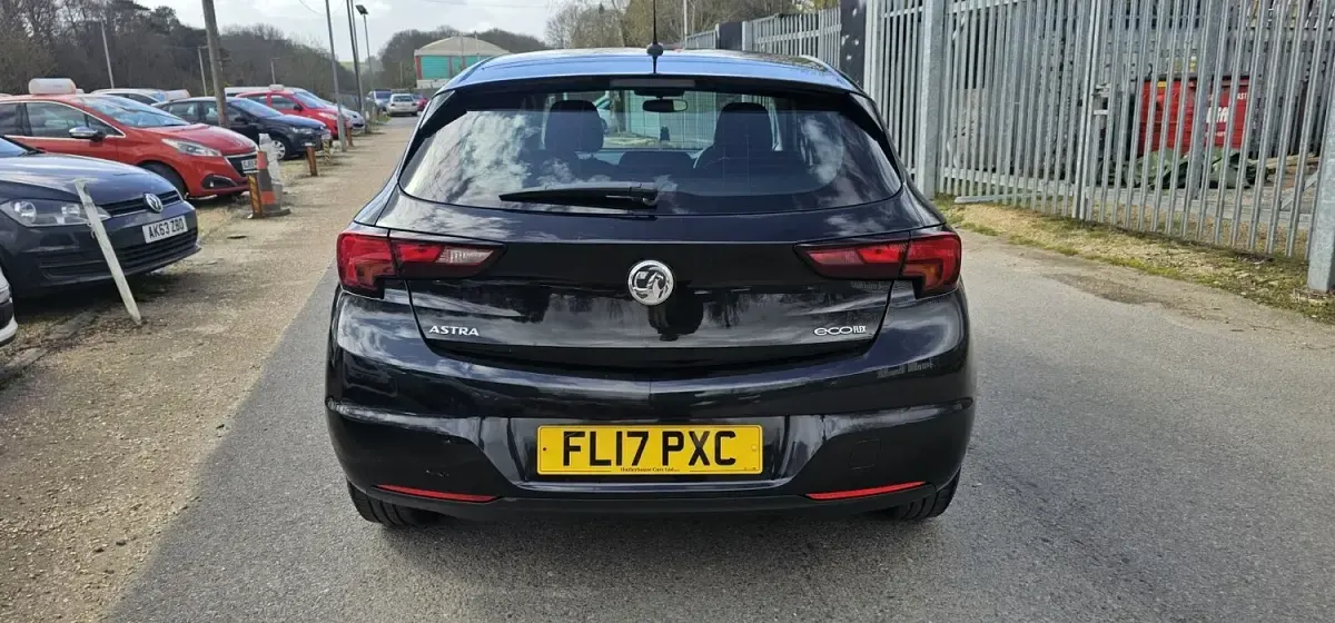 Used Vauxhall Astra Design Edition 108 HP (79 kW) 2017 Black Hatchback
