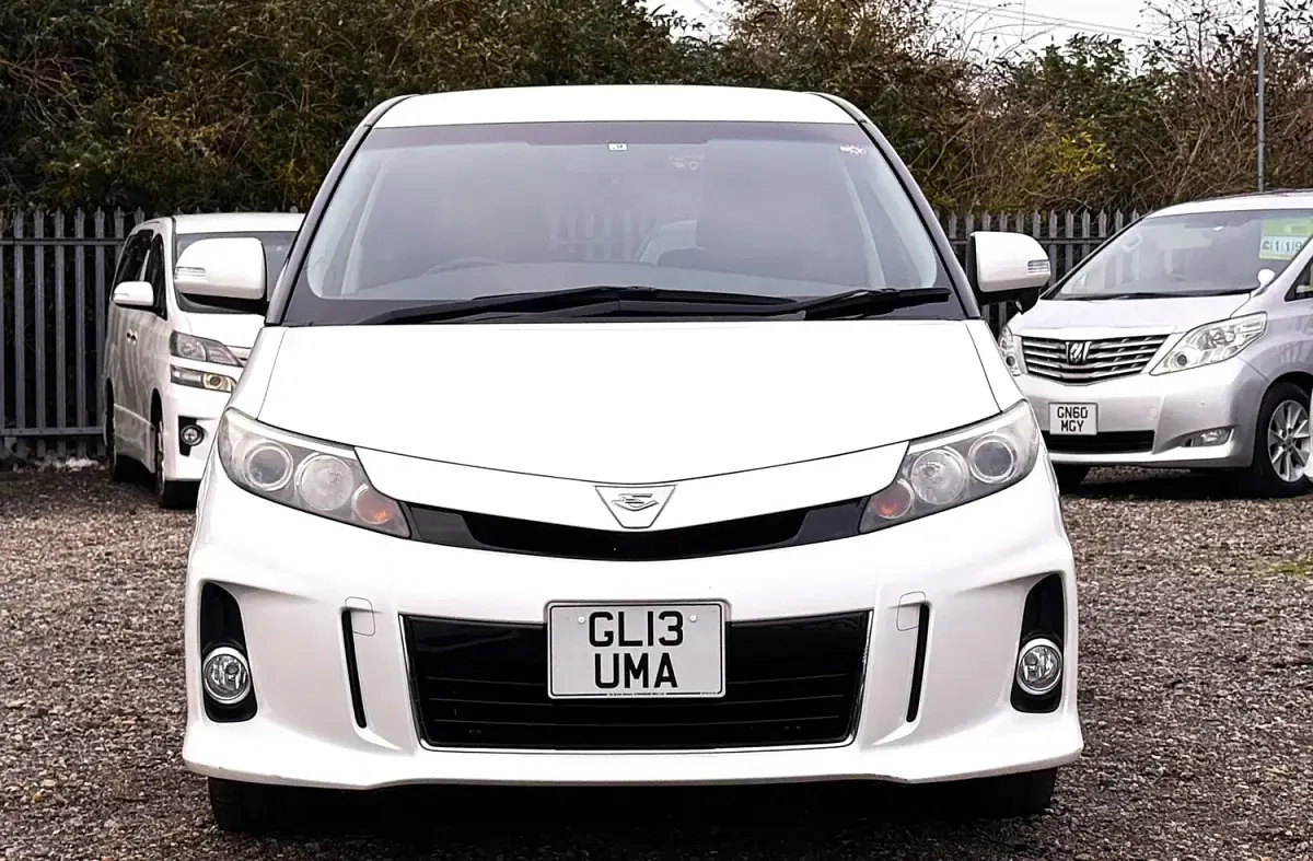 Usado Toyota Estima 2024 Blanco Monovolumen