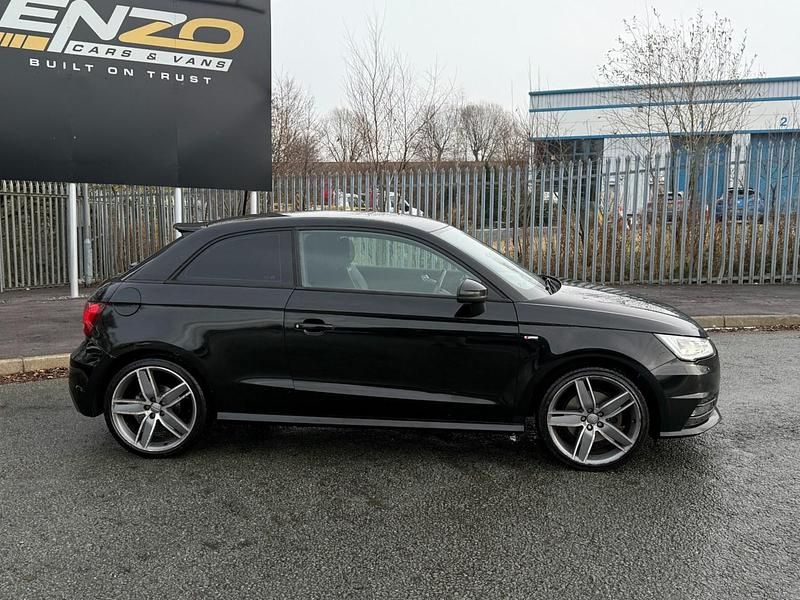 Usado Audi A1 S-Line 116 HP (85 kW) 2015 Preto Citadino