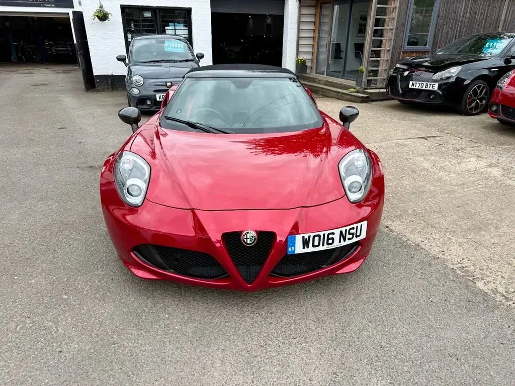 Used Alfa Romeo 4C 280 HP (205 kW) 2016 Red Cabriolet
