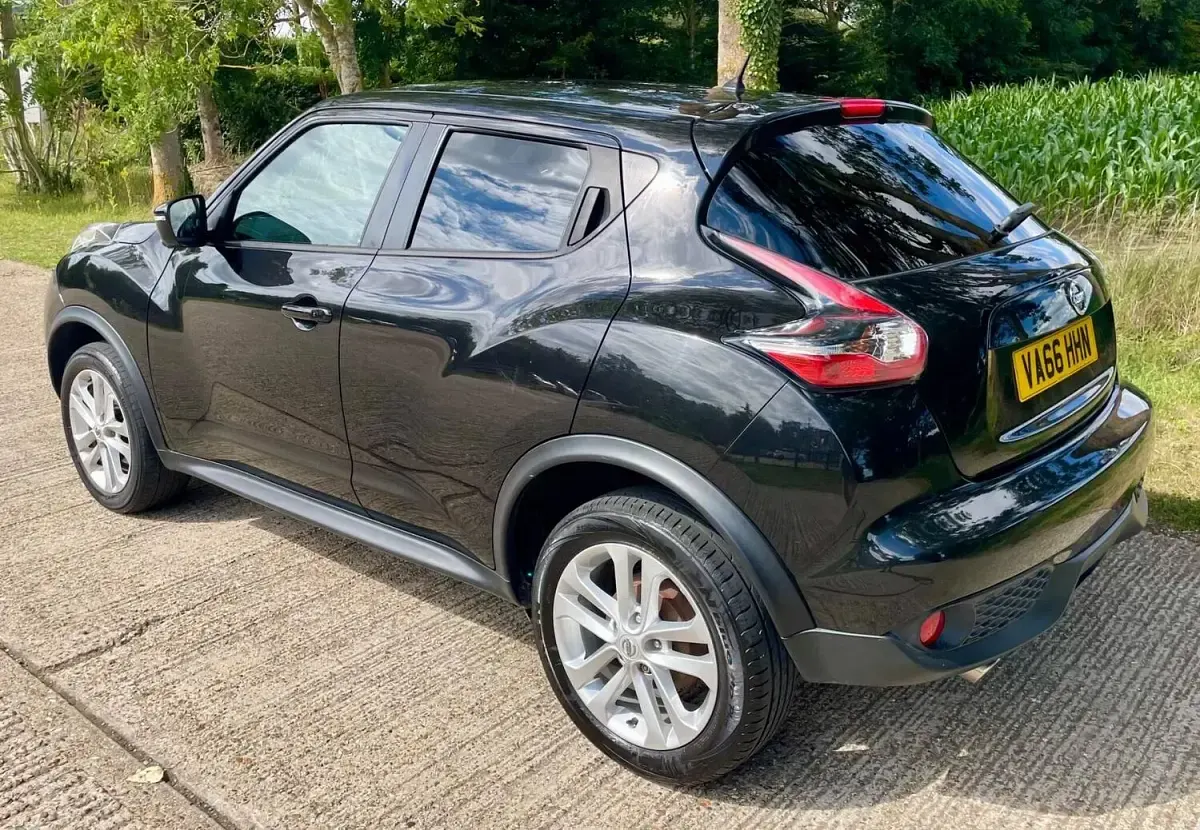 Used Nissan Juke N-Connecta 110 HP (80 kW) 2016 Black SUV