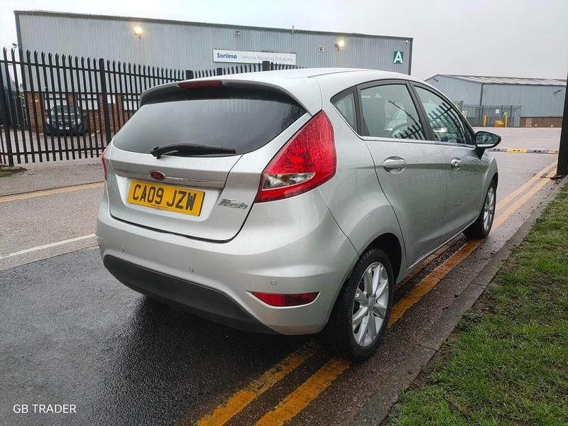 Used Ford Fiesta Zetec 96 HP (70 kW) 2009 Silver Hatchback