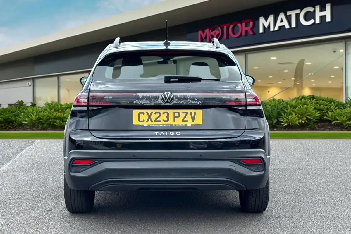 Begagnad VW Taigo S 2023 Svart SUV